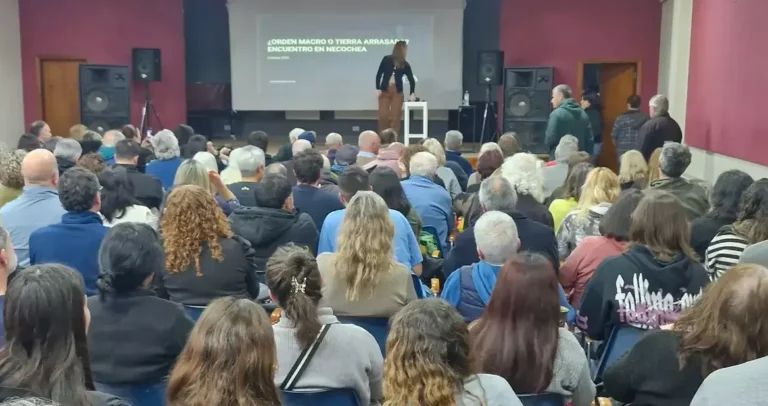 Julia Strada debate modelo económico de Milei en Necochea