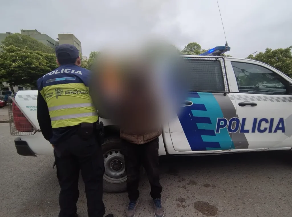 Vecinos atraparon a un hombre que intentó robar cerveza y una bicicleta en Necochea