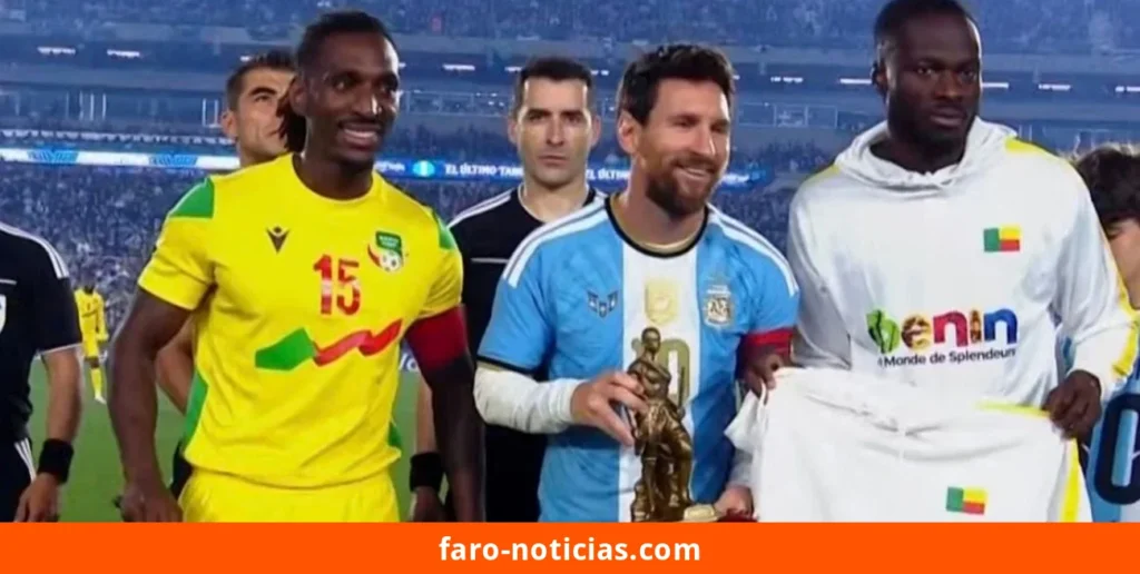 Messi recibe réplica del Monumento a la Amazonía de Benín como gesto simbólico para Antonela Roccuzzo