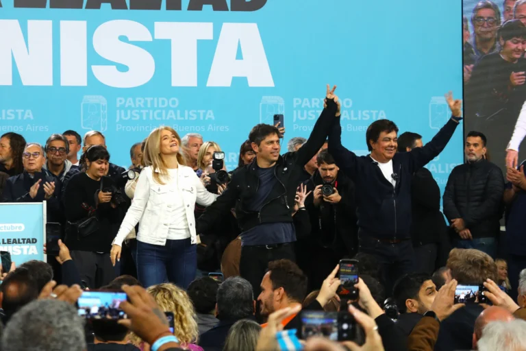 Kicillof y Espinoza encabezaron un acto multitudinario por el Día de la Lealtad Peronista en La Matanza