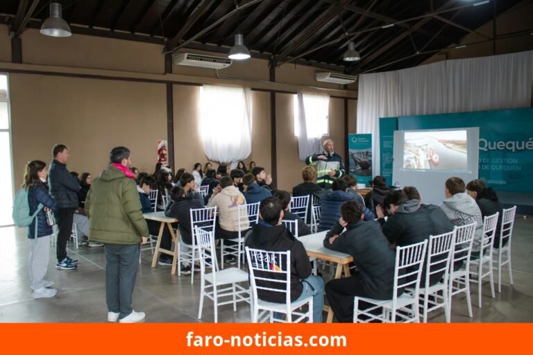Estudiantes de la Escuela del Mirador visitan el Puerto Quequén para conocer su operatividad