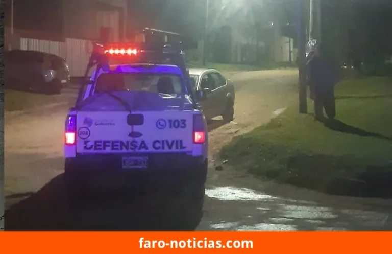 Accidente vial en Quequén entre un Volkswagen Gol y una moto deja a una conductora lesionada