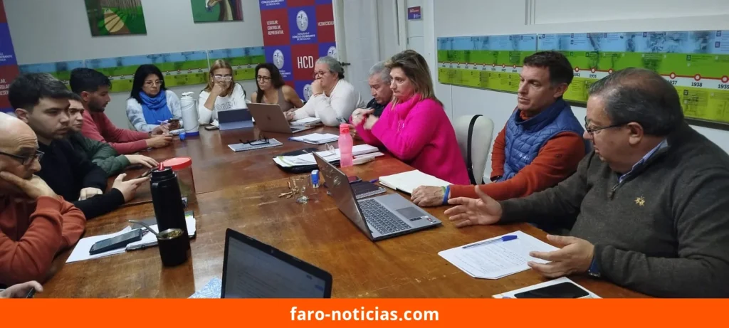 Concejales revisan el pliego de colectivos y piden priorizar tarifa baja y antigüedad de unidades