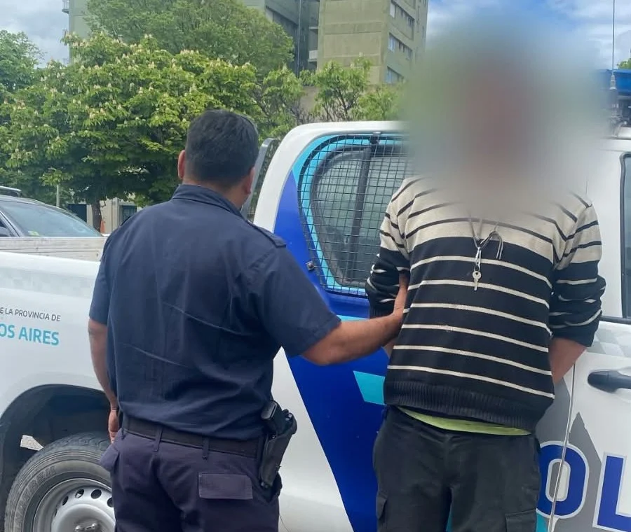 Detención de hombre de 28 años por amenazas y comparendo compulsivo en avenida 59, Necochea