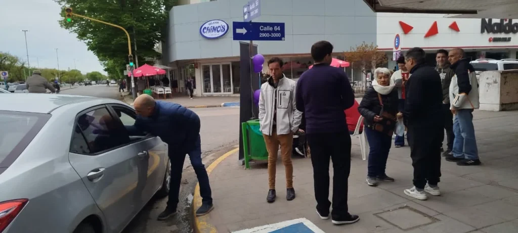 Activistas libertarios organizan jornada de acercamiento en el centro de Necochea