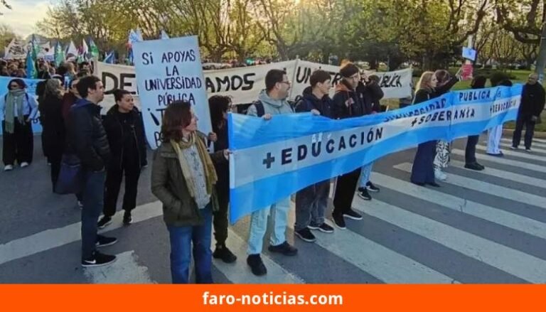 Multitudinaria Marcha Universitaria en Necochea en defensa de la educación pública
