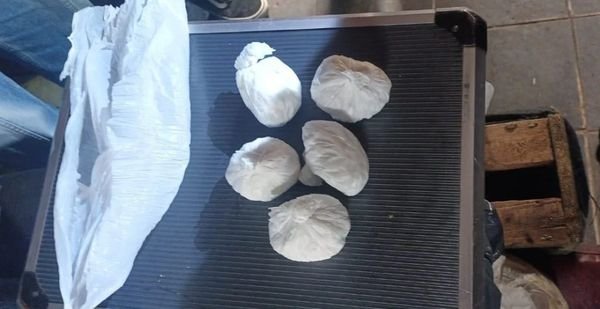Operativo antidroga en el barrio Jorge Newbery culmina con tres detenciones y demolición de inmueble precario