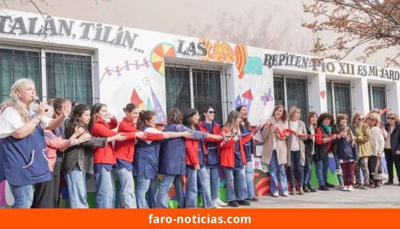 Inauguración del mural participativo en el Jardín de Infantes Pío XII de Necochea