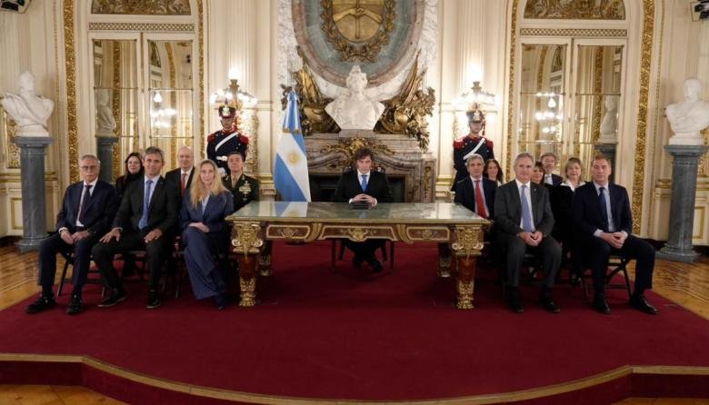 Confianza en el Gobierno de Milei se mantiene estable, con baja en el Gran Buenos Aires