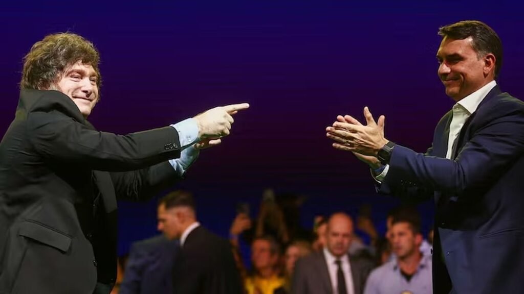 Milei felicita a Flávio Bolsonaro y renueva críticas a Lula tras la primera vuelta en Brasil