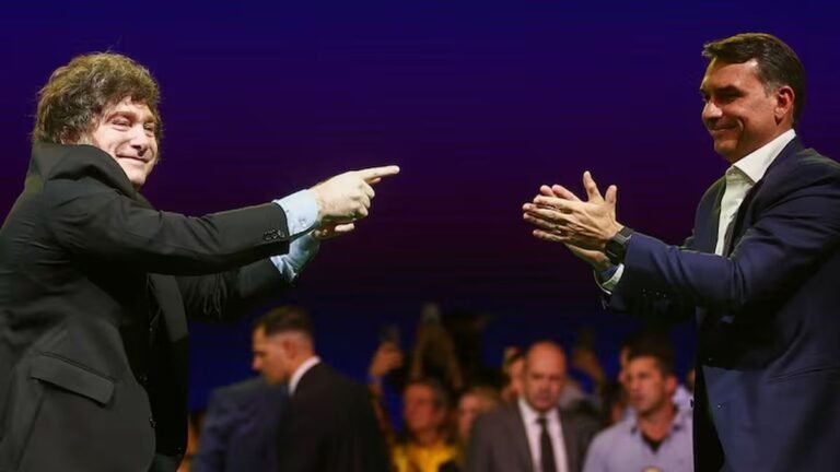 Milei felicita a Flávio Bolsonaro y renueva críticas a Lula tras la primera vuelta en Brasil