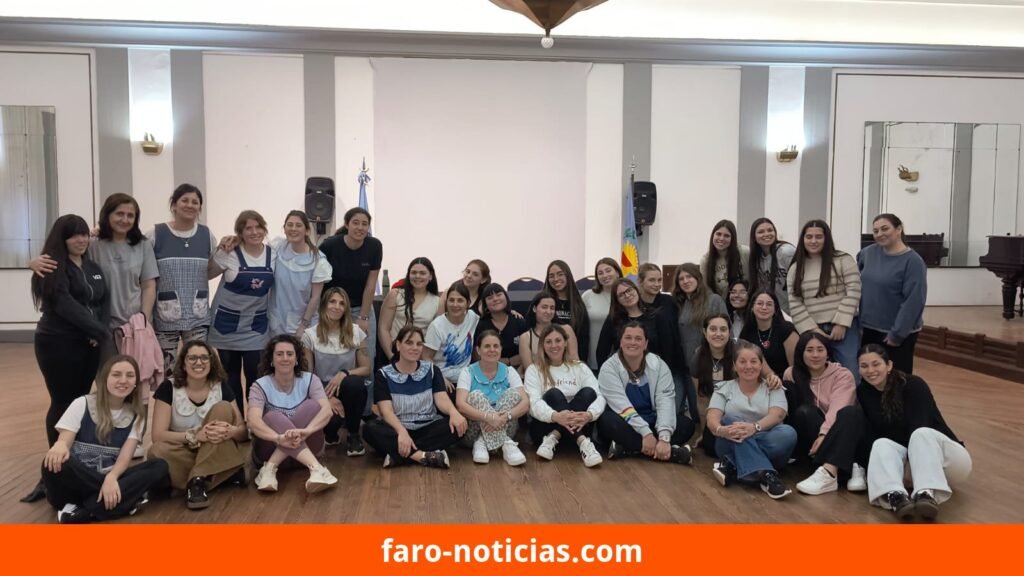 Docentes y futuros docentes participan del taller “El cuerpo como territorio de encuentro” en la Municipalidad de Necochea