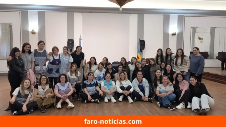 Docentes y futuros docentes participan del taller “El cuerpo como territorio de encuentro” en la Municipalidad de Necochea