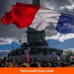 Francia enfrenta una crisis de deuda por déficit fiscal y fragmentación política