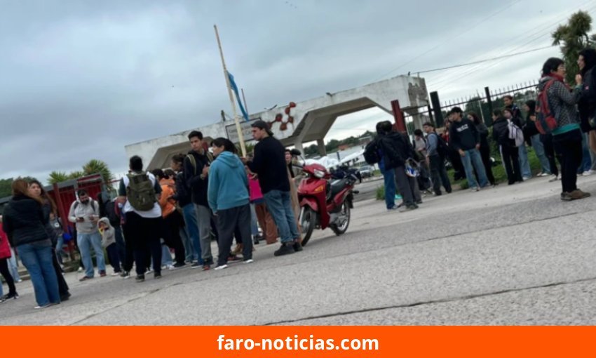 Movilización pacífica en Necochea contra el posible cierre de los profesorados de Educación Inicial e Historia