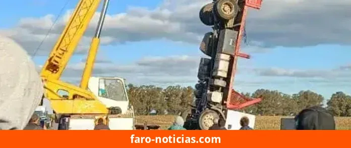 Restablecen el tránsito en la Ruta Nacional 228 tras choque entre camión Volvo y pulverizadora